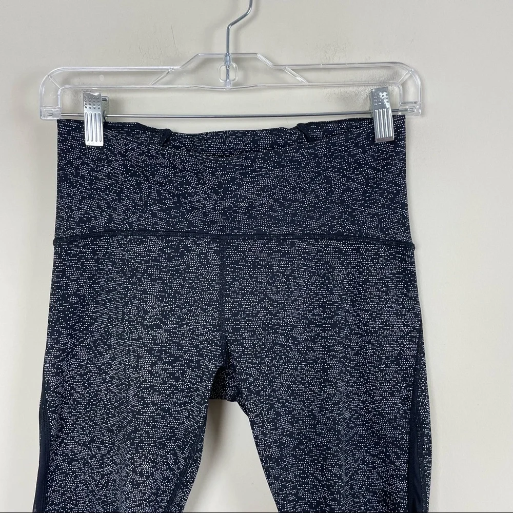 Lululemon Train Times Crop (17") Black Soundwave White Black Size 8 - Picture 3 of 8